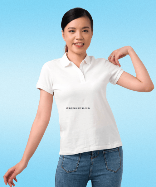 áo thun có cổ màu trắng gạo