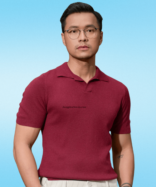 áo thun có cổ trơn màu đỏ đô
