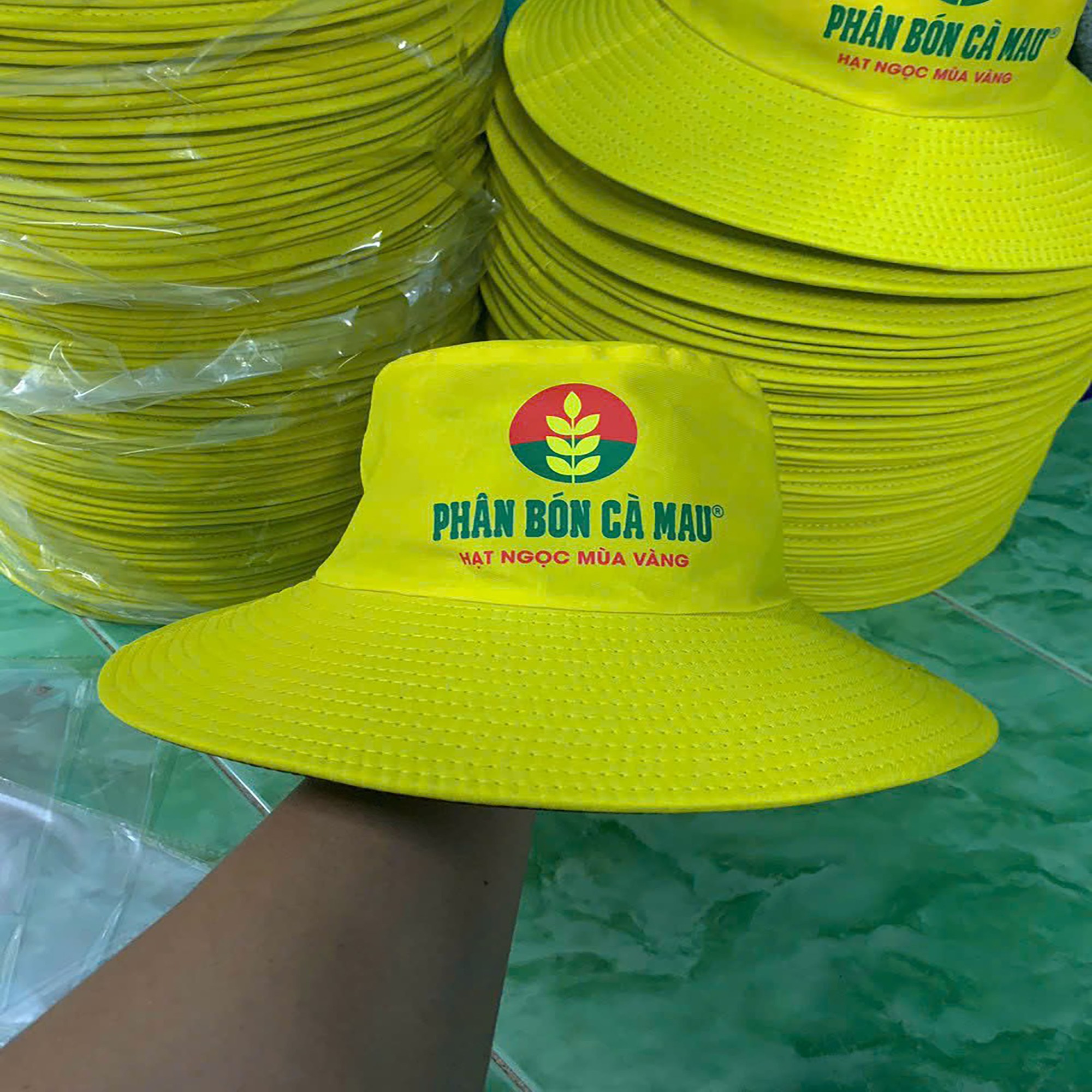 nón tai bèo công nhân