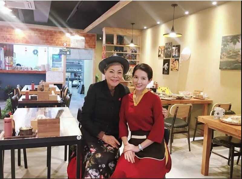 Áo Thun Quán Phở Nữ - Thời Trang Độc Đáo và Phong Cách