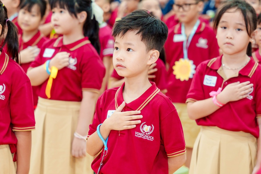 Áo đồng phục lớp tiểu học - Tỏa sáng tinh thần đoàn kết và tự hào xuyên suốt thời học sinh
