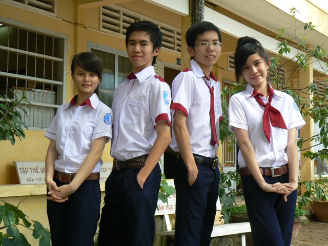 Tạo Dáng Phong Cách Học Sinh Với May Đo Đồng Phục Học Sinh Chất Lượng