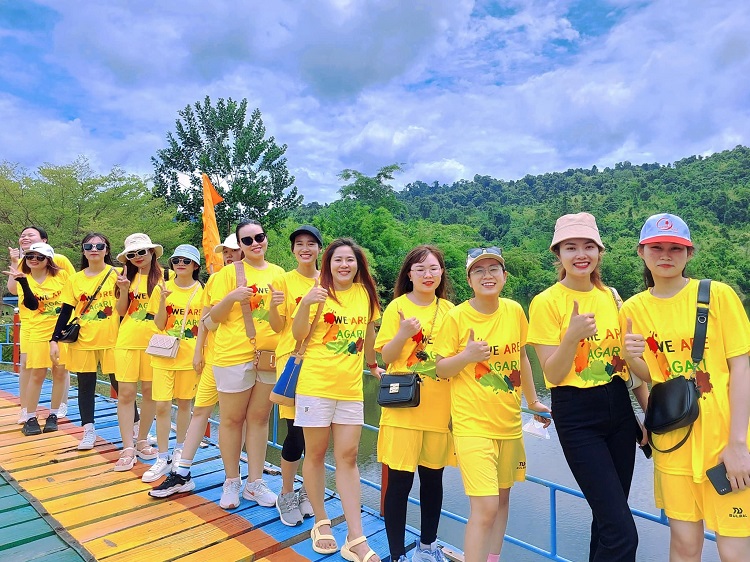 Xu Hướng Áo Đồng Phục Đi Biển Tết 2024 Độc Đáo