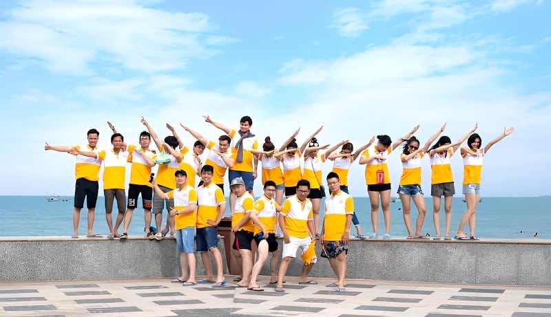 Đồng Phục Nhóm Du Lịch 2024: Thoải Mái, Cá Tính và Gắn Kết
