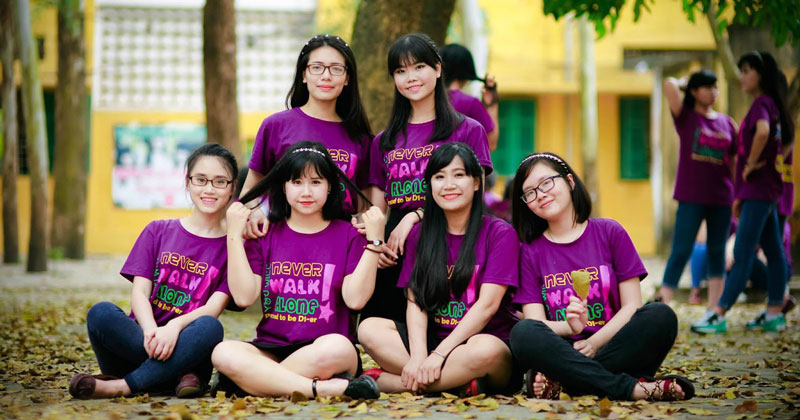 Phong Cách Đồng Phục Nhóm Bạn Thân Độc Đáo Gây Sốt Mạng Xã Hội